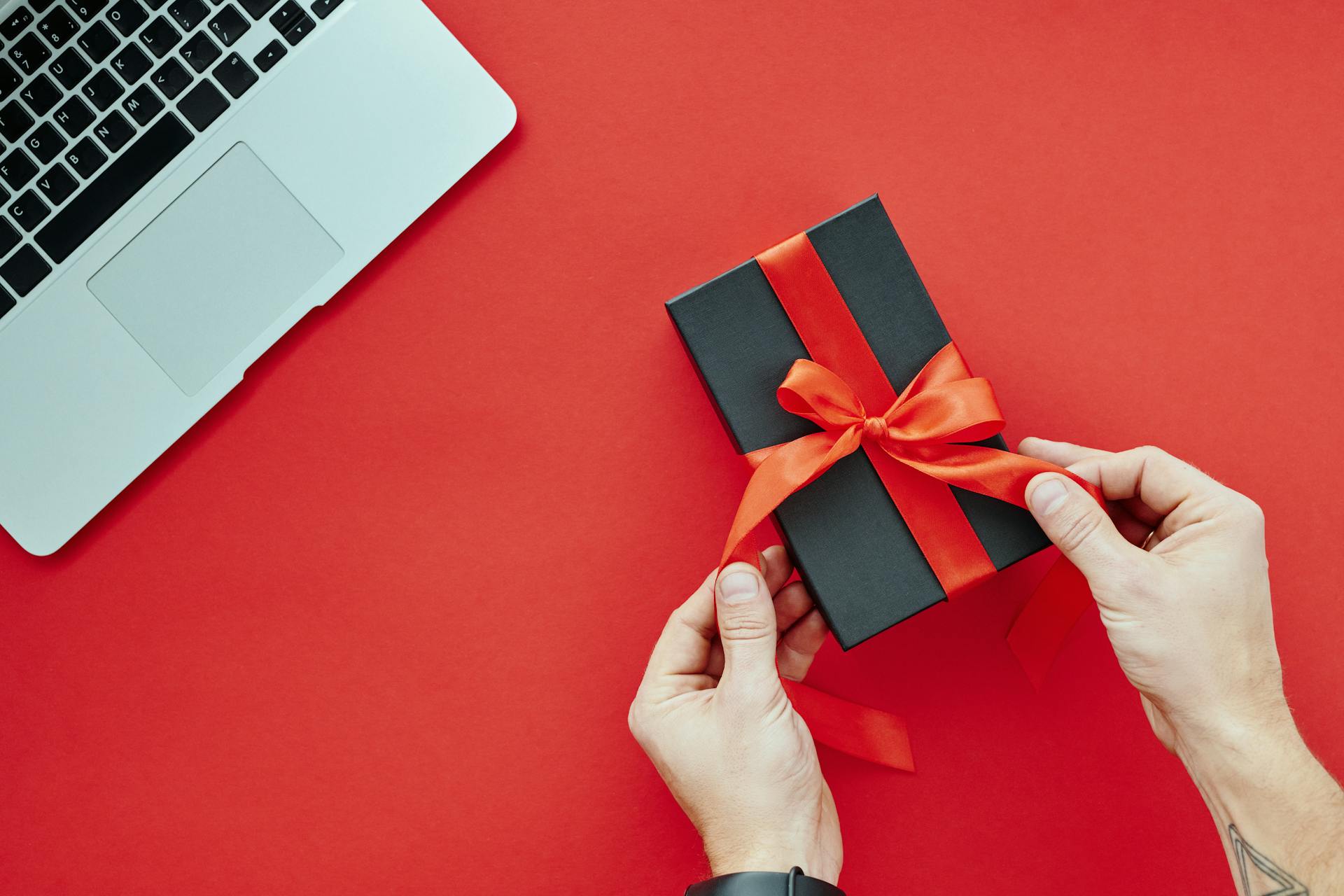 The Hidden Environmental Cost of Holiday Tech Gifts (And How to Give Smarter in 2025)
